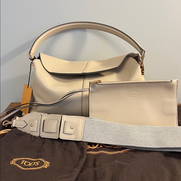 Tod's Cream Shoulder Bag with Gold Accents - Picture 9 of 16